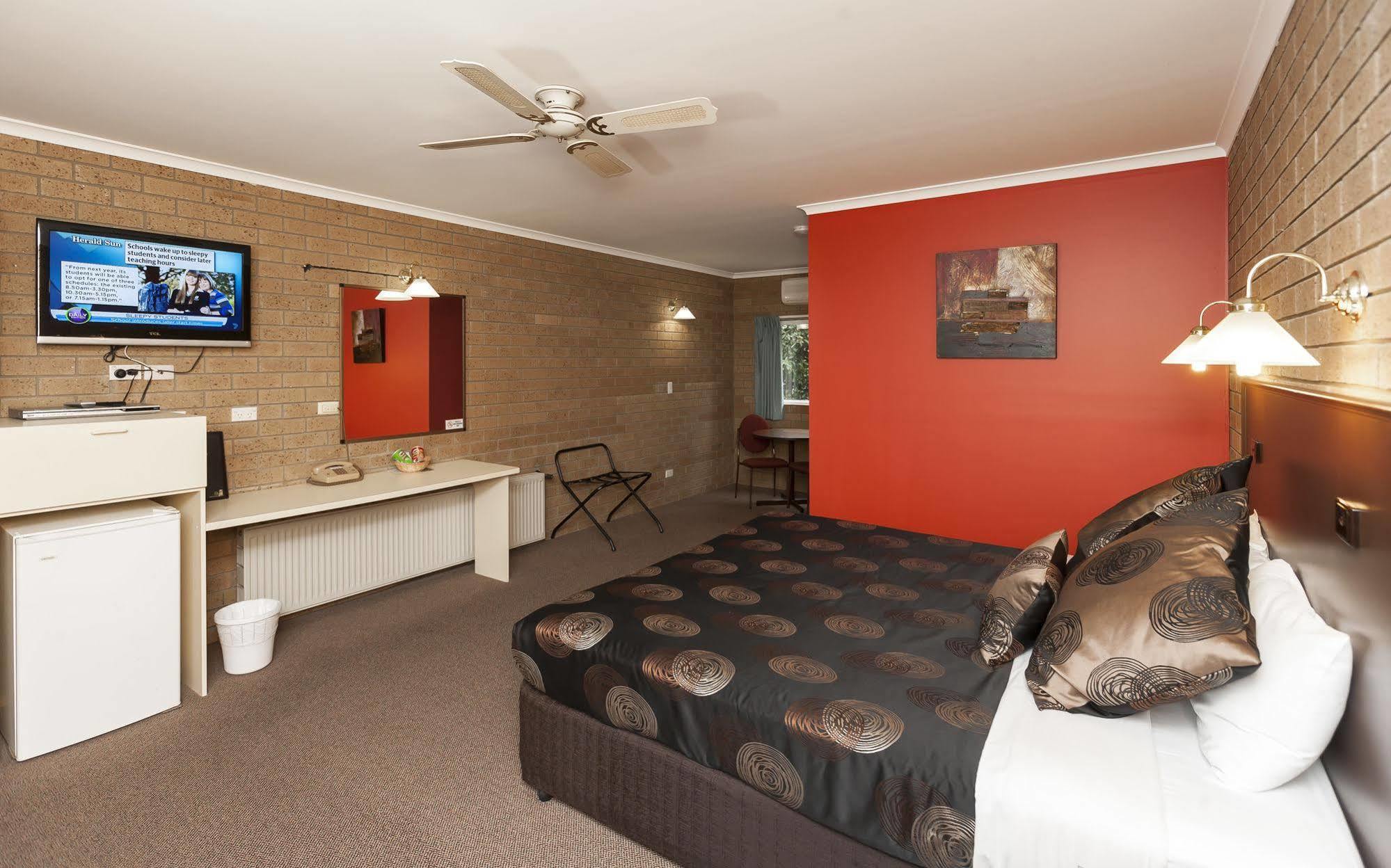 Hepburn Springs Motor Inn Экстерьер фото